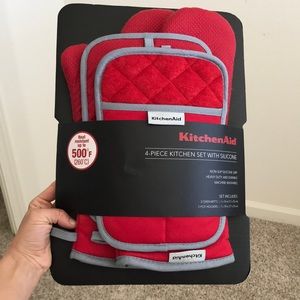 Kitchen Aid kitchen set with silicone